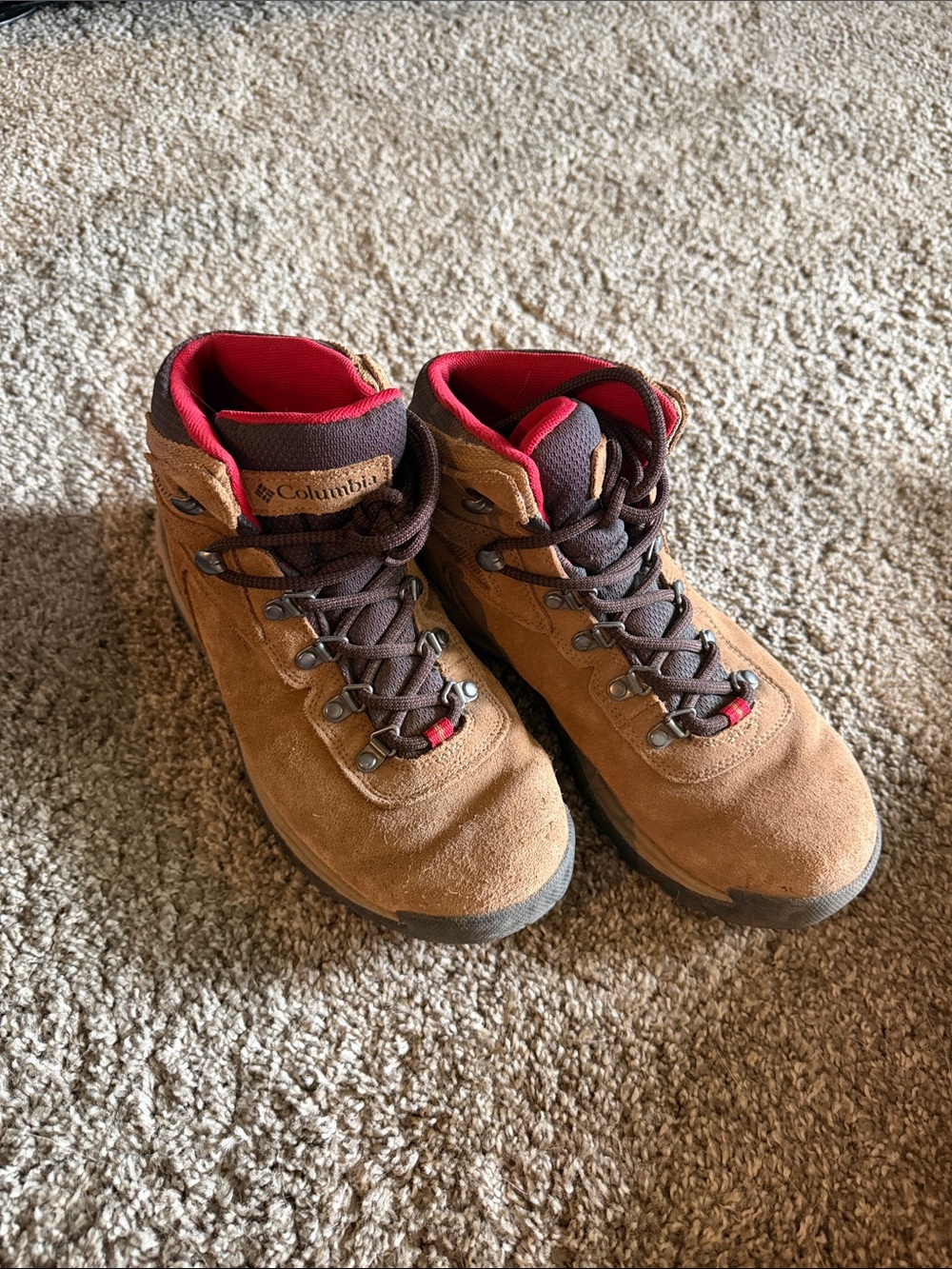 Columbia Women's Tan Suede Hiking Boots with Red Lining